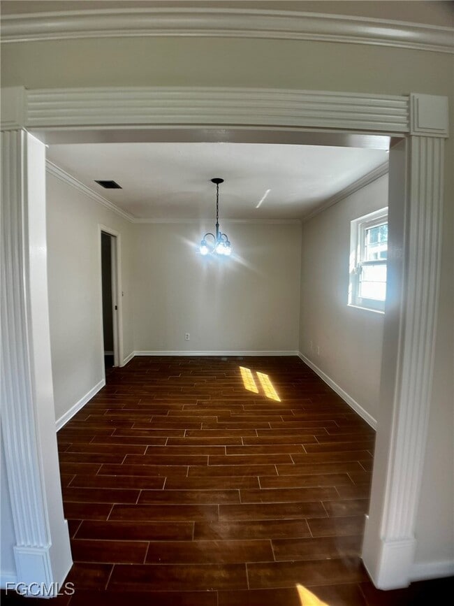 Building Photo - 1263 Caloosa Dr