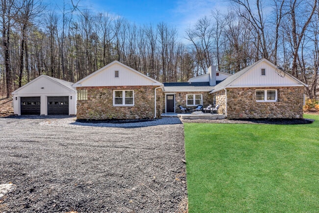 Building Photo - 45 Westledge Rd