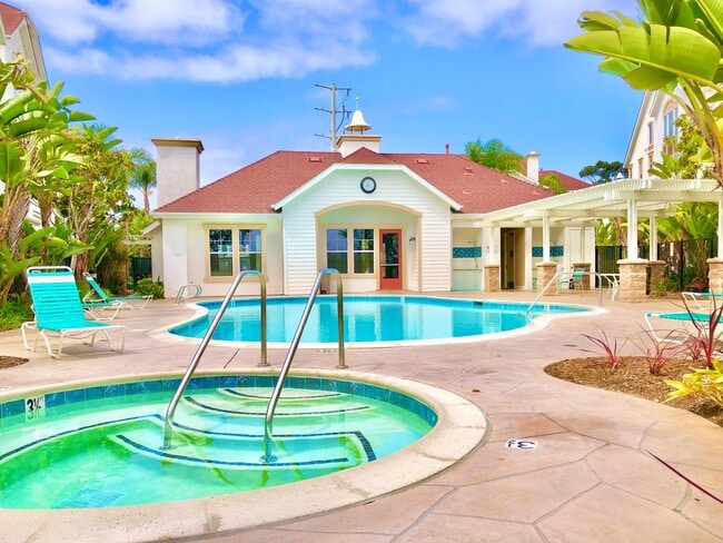 Building Photo - Beautifully Upgraded & Appointed End Condo...