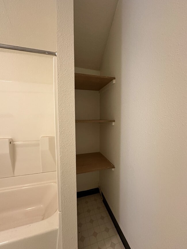 Building Photo - Great 1 bed 1 bath, not far from UWEC and Downtown Eau Claire