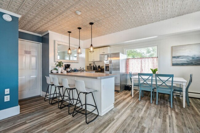 Building Photo - 2 Dover Ave