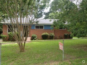 Building Photo - **AVAILABLE NOW*3 Bedroom / 1 Bathroom Hom...