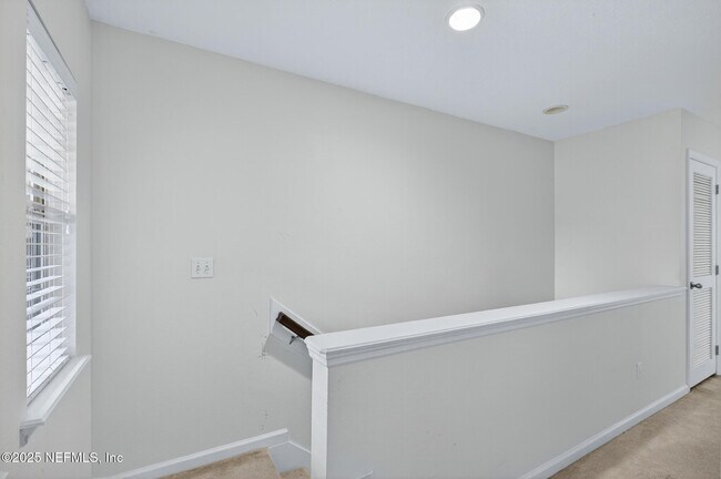 Building Photo - 3880 Buckthorne Dr