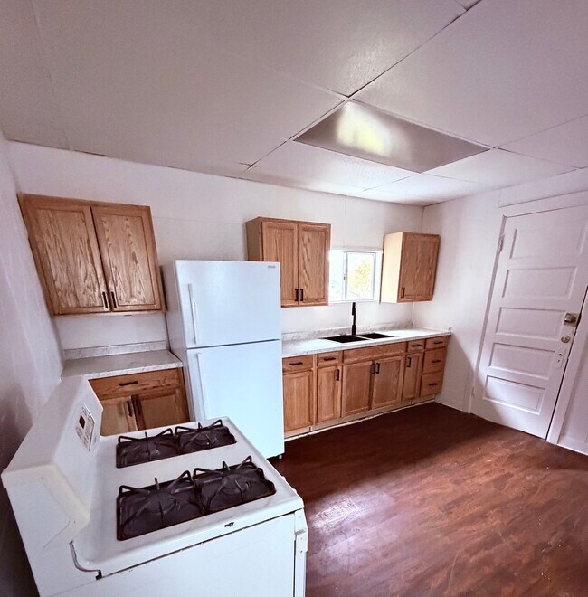 Building Photo - 108 Macamley St