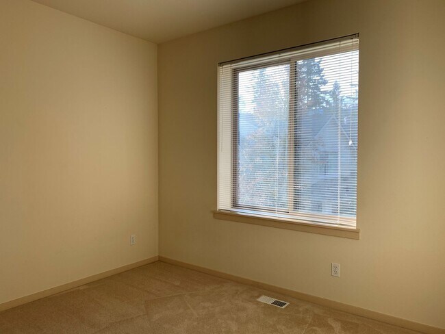 Building Photo - 2116 NW Boulder Way Dr