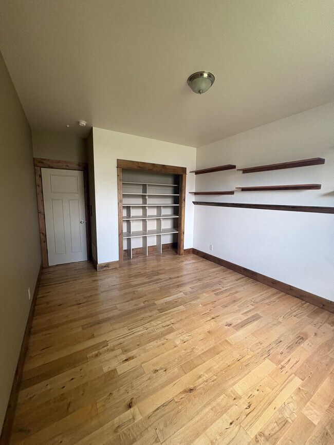 Building Photo - 3114 Madrona Ln