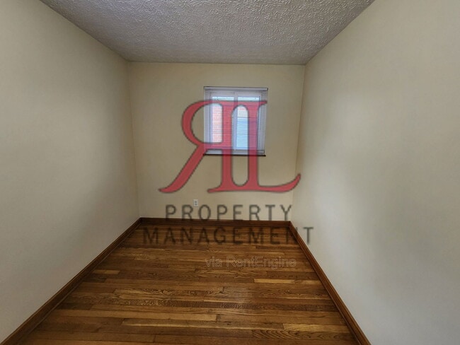 Building Photo - 156 Collingwood Ave