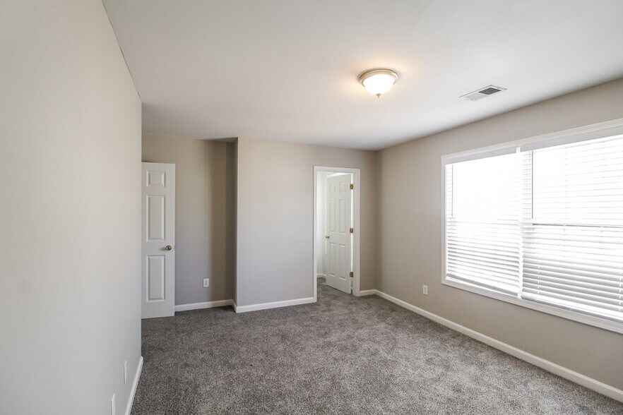 Building Photo - 854 Langley View Ct