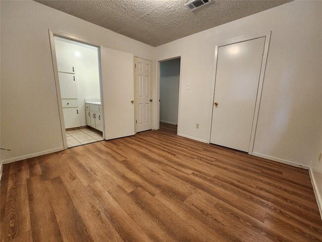 Building Photo - 6909 Cooper Ln