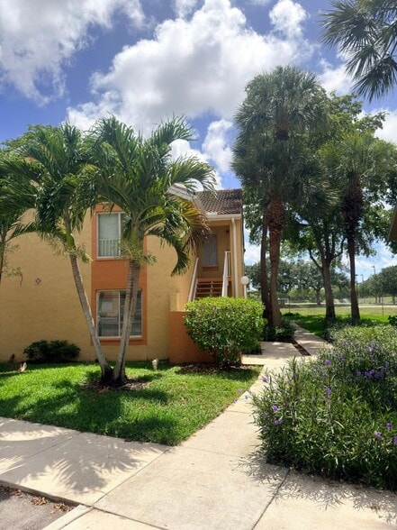 Building Photo - 1025 Coral Club Dr
