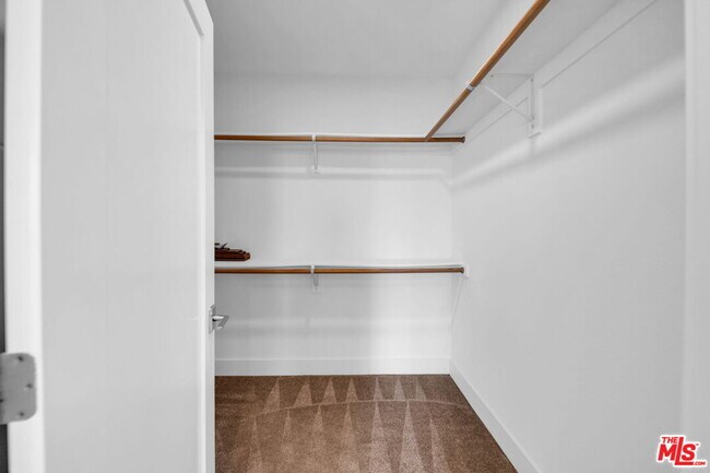 Building Photo - 4211 Redwood Ave