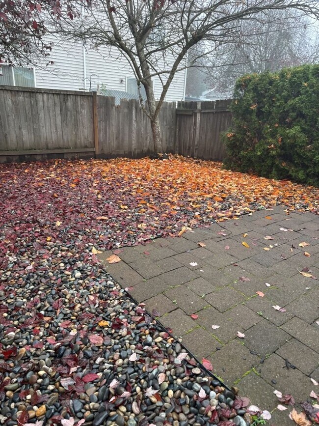 Building Photo - Charming 2 Bedroom Townhome