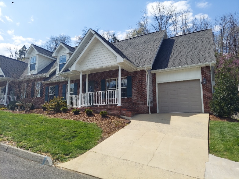 Building Photo - 30 Hiddenbrook Ln