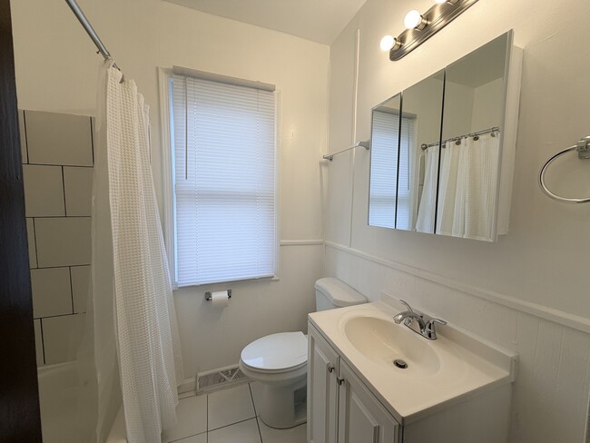 Building Photo - 13903 S State St