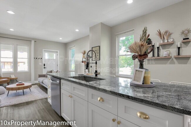 Building Photo - 566 Kimball Pl