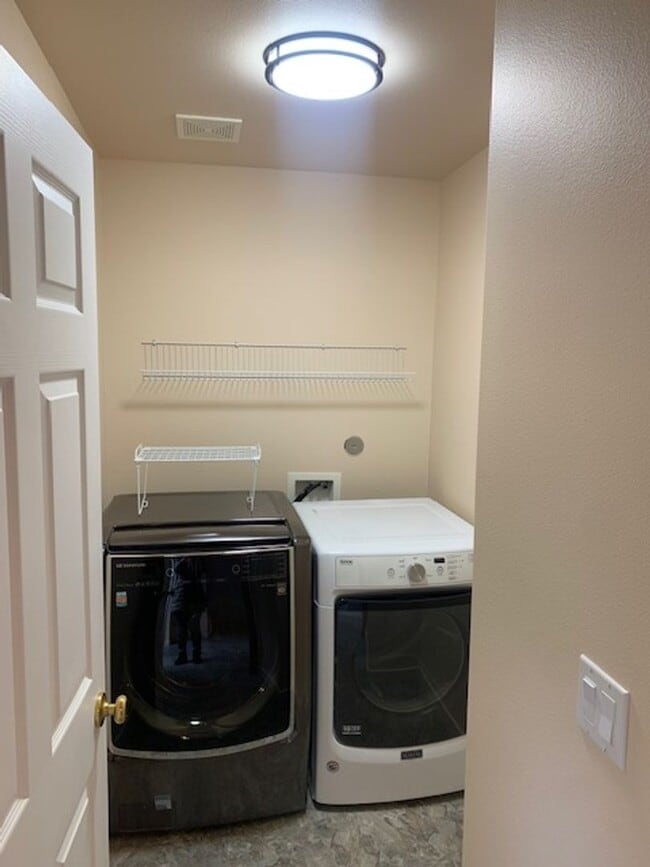 Building Photo - $3,300 - Two-Story Home with Three Bedrooms, 2.5 Bathrooms, and a Bonus Room