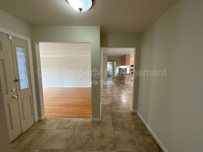 Building Photo - 1426 Ormsby Dr