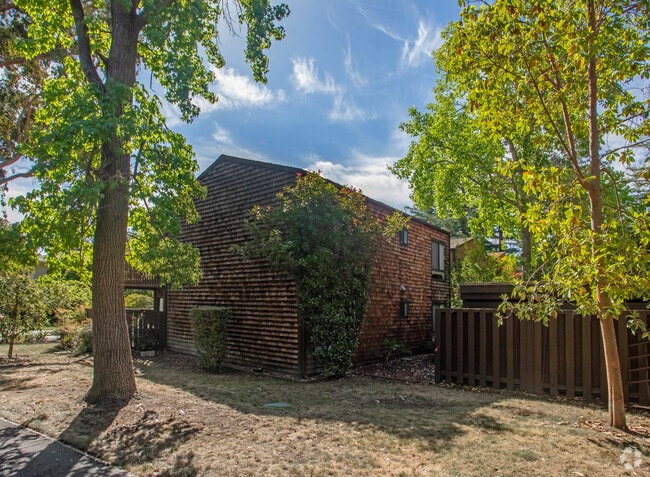 Building Photo - 1-82 Pearce Mitchell Pl