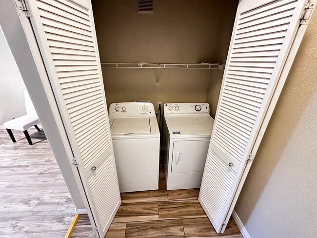 Building Photo - Fully Furnished 2 Bedroom 1 Story Condo