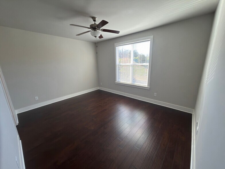 Building Photo - 792 Cottage Park Dr