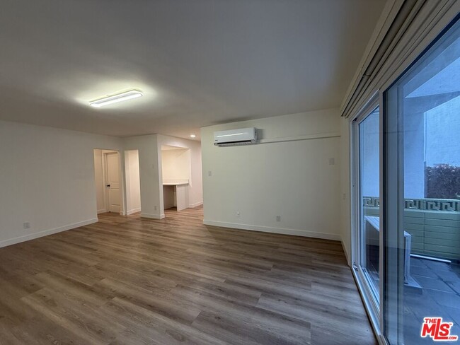 Building Photo - 314 S Clark Dr