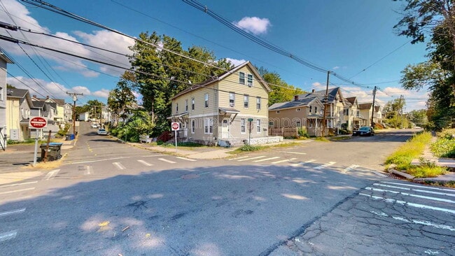 Building Photo - 31 William St