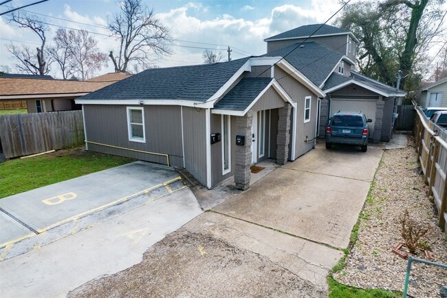 Building Photo - 2010 Caplin St