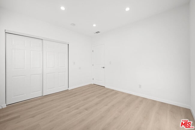 Building Photo - 1642 S Crest Dr