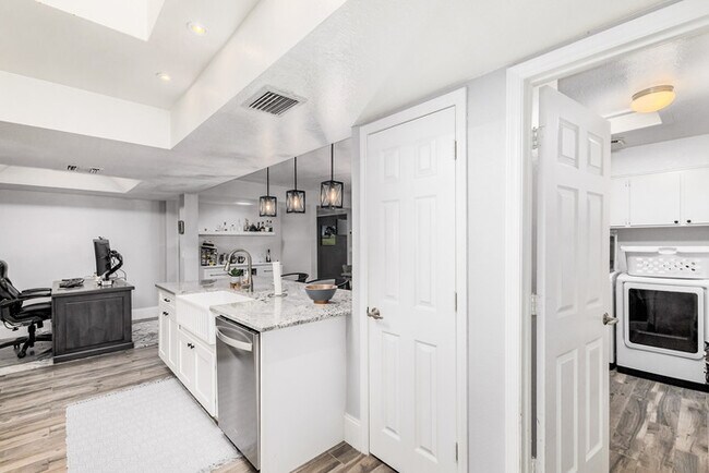 Building Photo - Total remodel in Santa Fe in McCormick Ranch