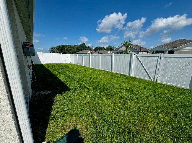 Building Photo - 1567 Barberry Dr