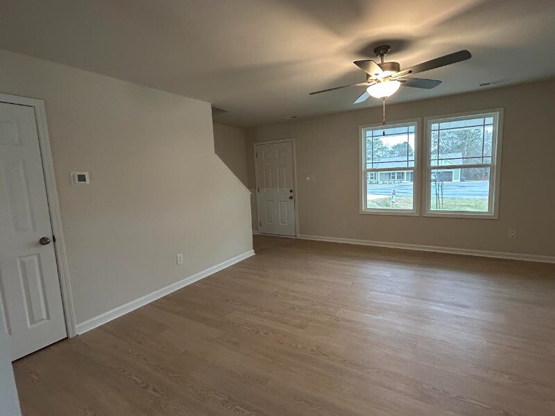 Building Photo - 111 Red Maple Pl