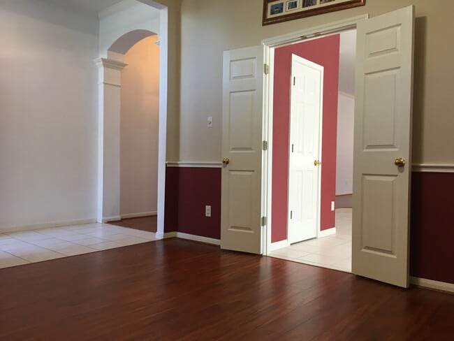 Building Photo - Beautiful 3/2 in Scofield Farms