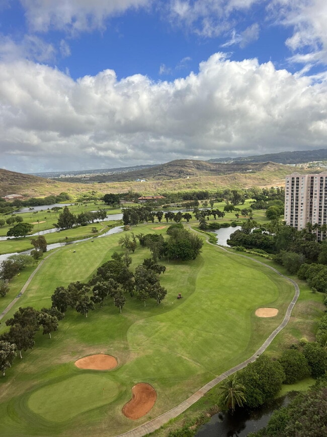 Building Photo - High-Floor Studio with Beautiful Golf Course & Mountain Views – Plaza Landmark