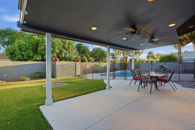 Building Photo - 4 Bed Home in Scottsdale Quarter!!