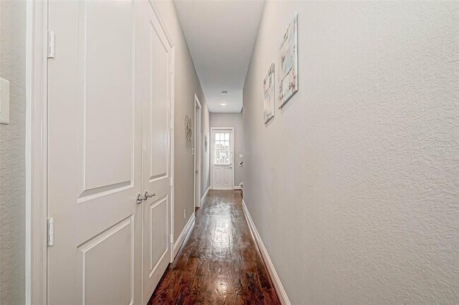 Building Photo - 5411 Camaguey St