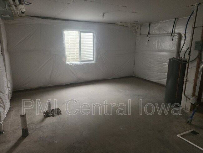 Building Photo - 2940 Lund St