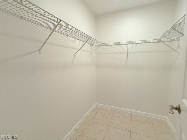 Building Photo - 630-636 SE 13th Pl