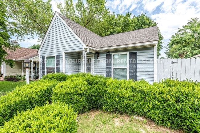 Building Photo - 2102 Blueberry Ln