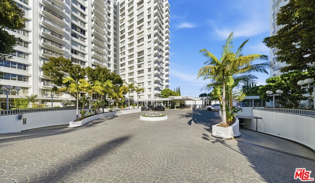 Building Photo - 2160 Century Pk E