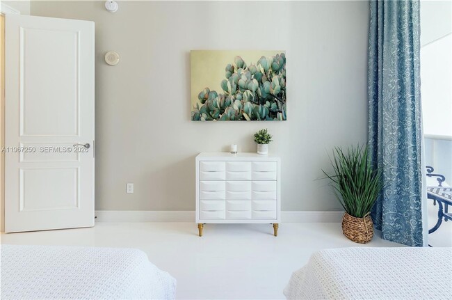 Building Photo - 18101 Collins Ave