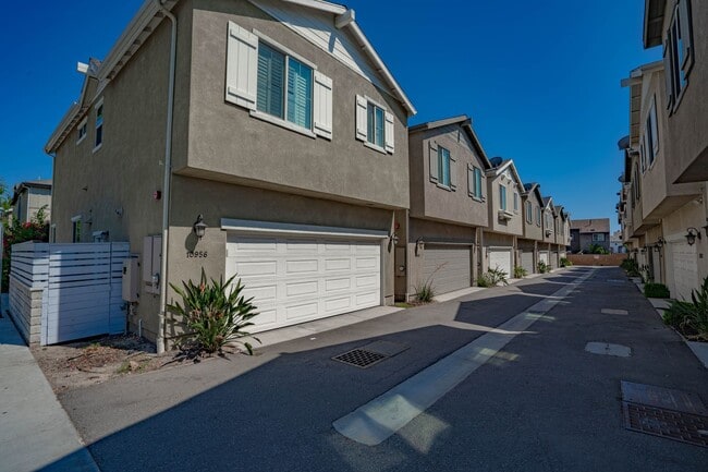 Building Photo - COMING SOON! Modern 3-Bedroom Home in Nort...