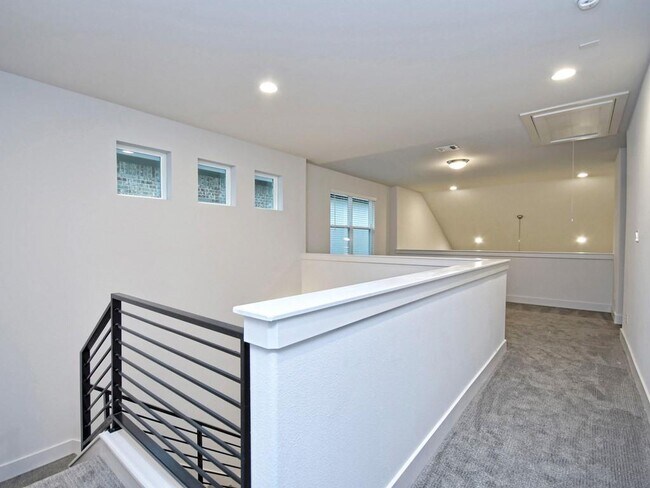 Building Photo - 1249 Summerbrooke Cir