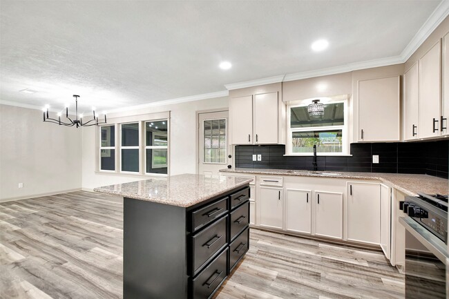 Building Photo - 1914 Monroe Dr