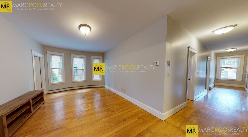 Primary Photo - 12 Beacon St