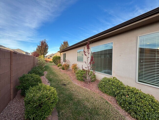 Building Photo - SPACIOUS SINGLE LEVEL HOME IN WASHINGTON FIELDS FOR RENT!