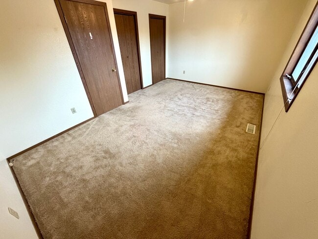 Building Photo - 3 Bed 2 Bath Pet Friendly House With A Fully Fenced Yard