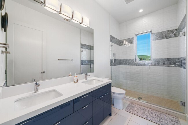 Building Photo - 7778 Laguna Heights Ct