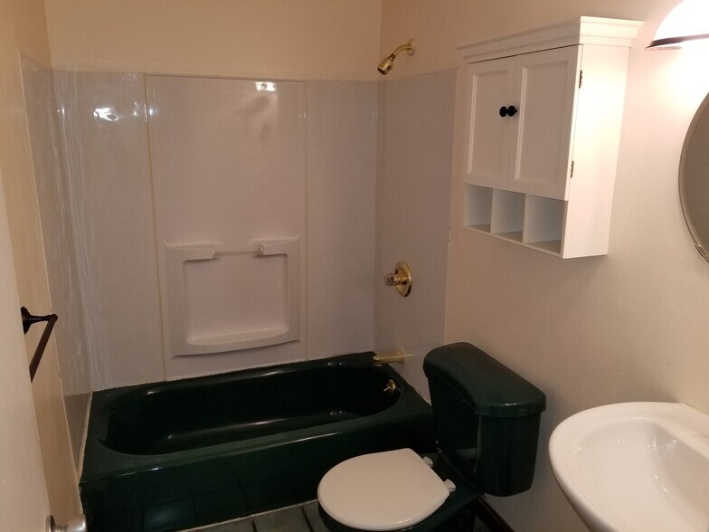 Building Photo - 80 English Village Rd