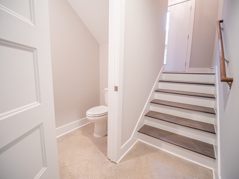 Downstairs Bath - 1122 Baptist World Center Dr