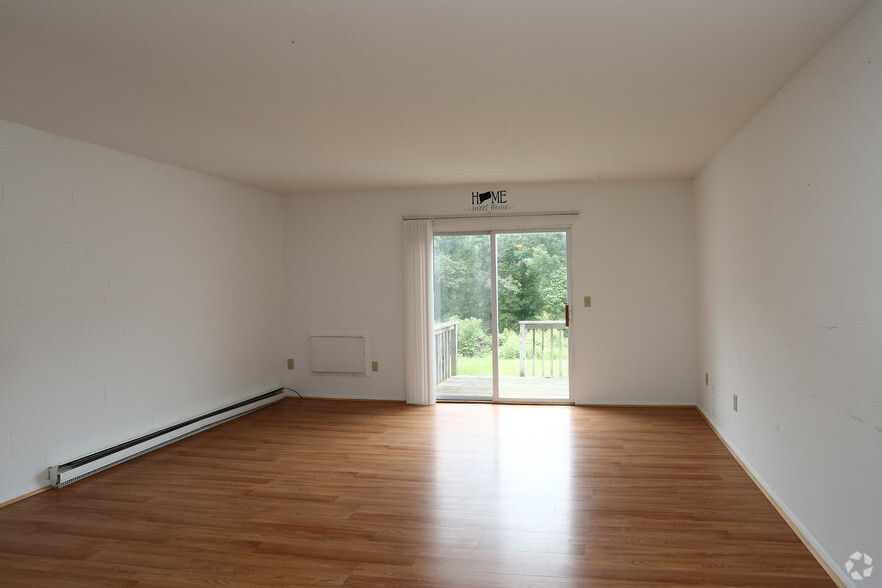 Living Room - Perry Hill Apartments